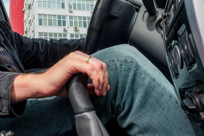 Стоит ли в дни заморозков выезжать на летней резине: ответ эксперта