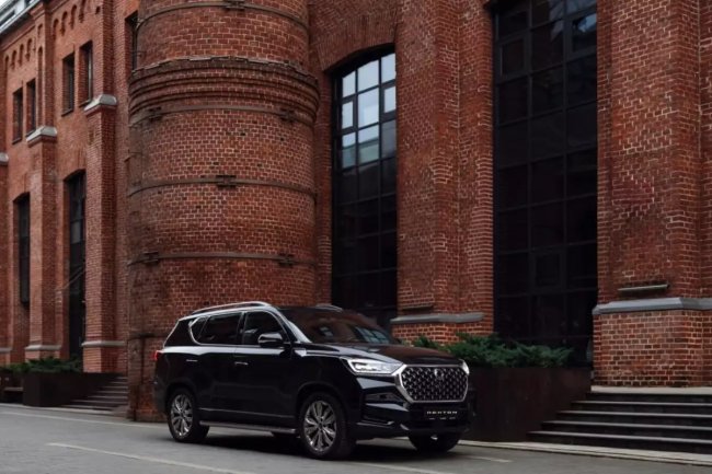 Внедорожник KGM Rexton стал семиместным: в России появилась новая топ-версия. Цена известна