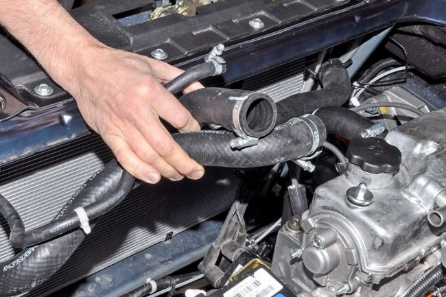 Потек шланг радиатора? Экстренно решаем проблему