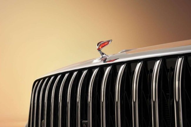 Самый дорогой китайский седан приедет  в Россию. Что он может?