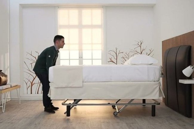 На знаменитом курорте все отели обязали сделать кровати в номерах «подъемными», как в больницах