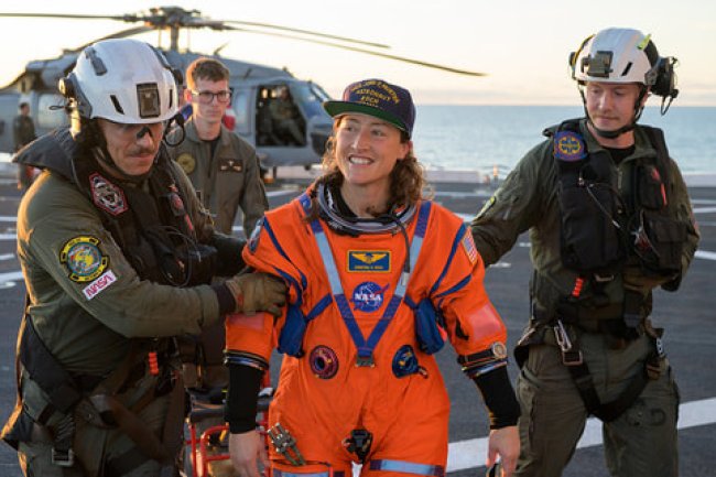 «Я говорю по-русски»: как Кристина Кук стала первой женщиной на лунной орбите