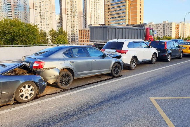 Машины-невидимки: какой цвет опаснее всего на дороге