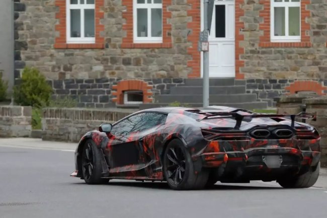 1184 лошади под капотом: итальянцы готовят новый технологичный Lamborghini