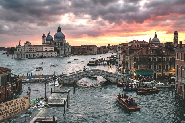 Успеть увидеть до катастрофы: названы страны и города, которые скоро исчезнут