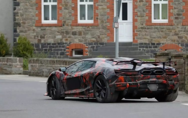 1184 лошади под капотом: итальянцы готовят новый технологичный Lamborghini