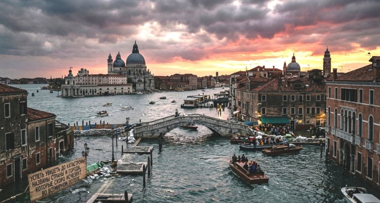 Успеть увидеть до катастрофы: названы страны и города, которые скоро исчезнут