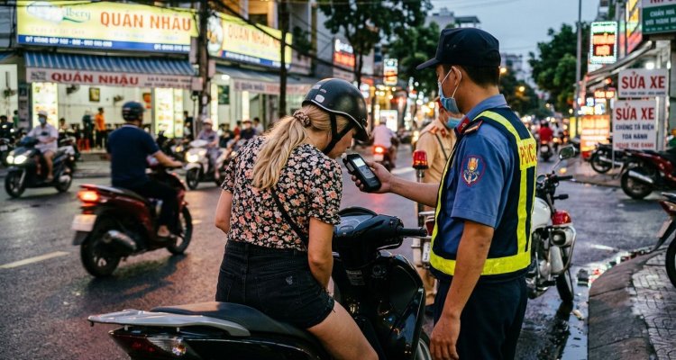 Российскую туристку во Вьетнаме оштрафовали на $209: ехала пьяной и без прав