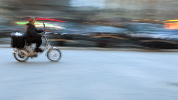 Почти 70% постов в соцсетях о курьерах на электровелосипедах содержат негатив