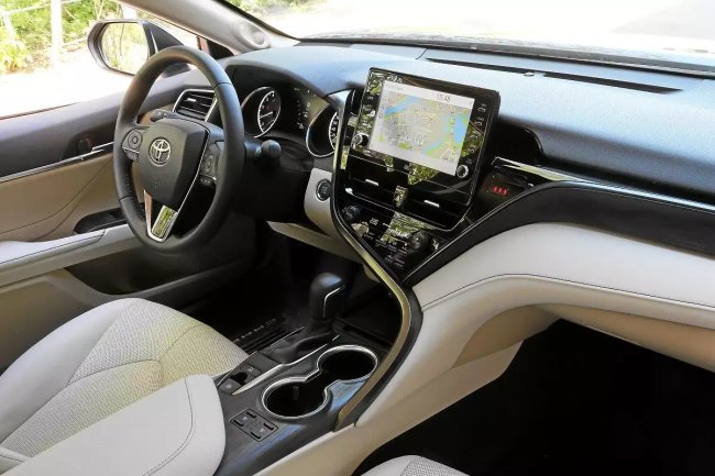 «Скрытые недостатки Toyota Camry: о чём молчат продавцы»
