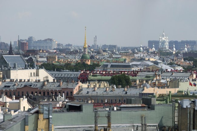 «Старинные стены с историей: разбираем специфику покупки жилья в сердце Петербурга»