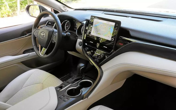 «Скрытые недостатки Toyota Camry: о чём молчат продавцы»