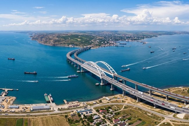 Крымский мост, утро 9 августа: новости о свободном проезде и бензине