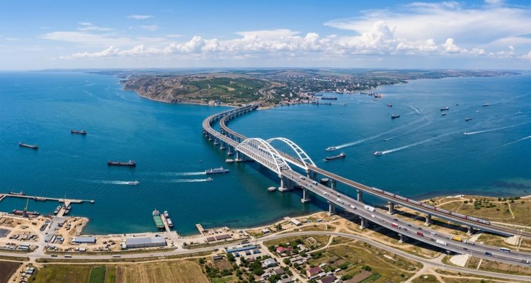Крымский мост, утро 9 августа: новости о свободном проезде и бензине